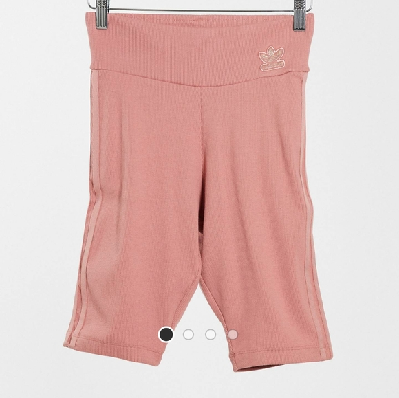 Adidas shorts in ash pink - Picture 4 of 11